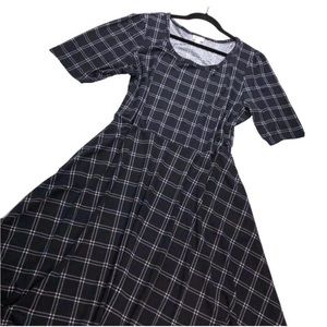 LuLaRoe Nicole Fit & Flare Short Sleeve Dress-Black w/ white plaid -Size 2XL
